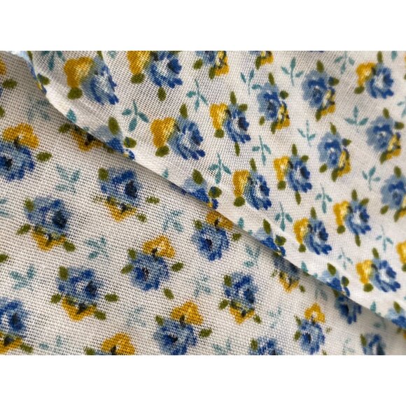 Fabric Floral Red Blue White Green Quilting Sewing Arts Crafts Remnants VTG - Picture 14 of 16